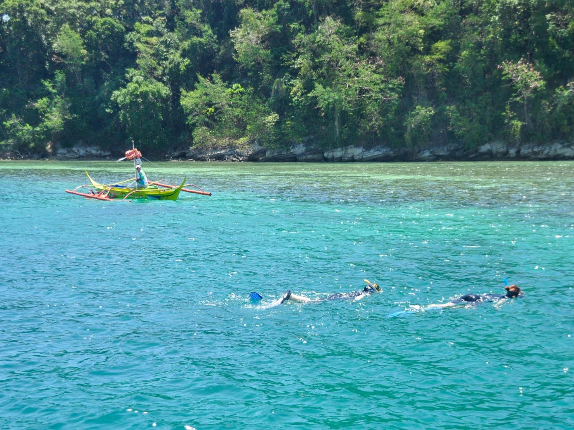 บัดลาดซ์ บีช แอนด์ ไดฟ์ รีสอร์ต Hotel ปูแอร์โตกาเลรา ภายนอก รูปภาพ